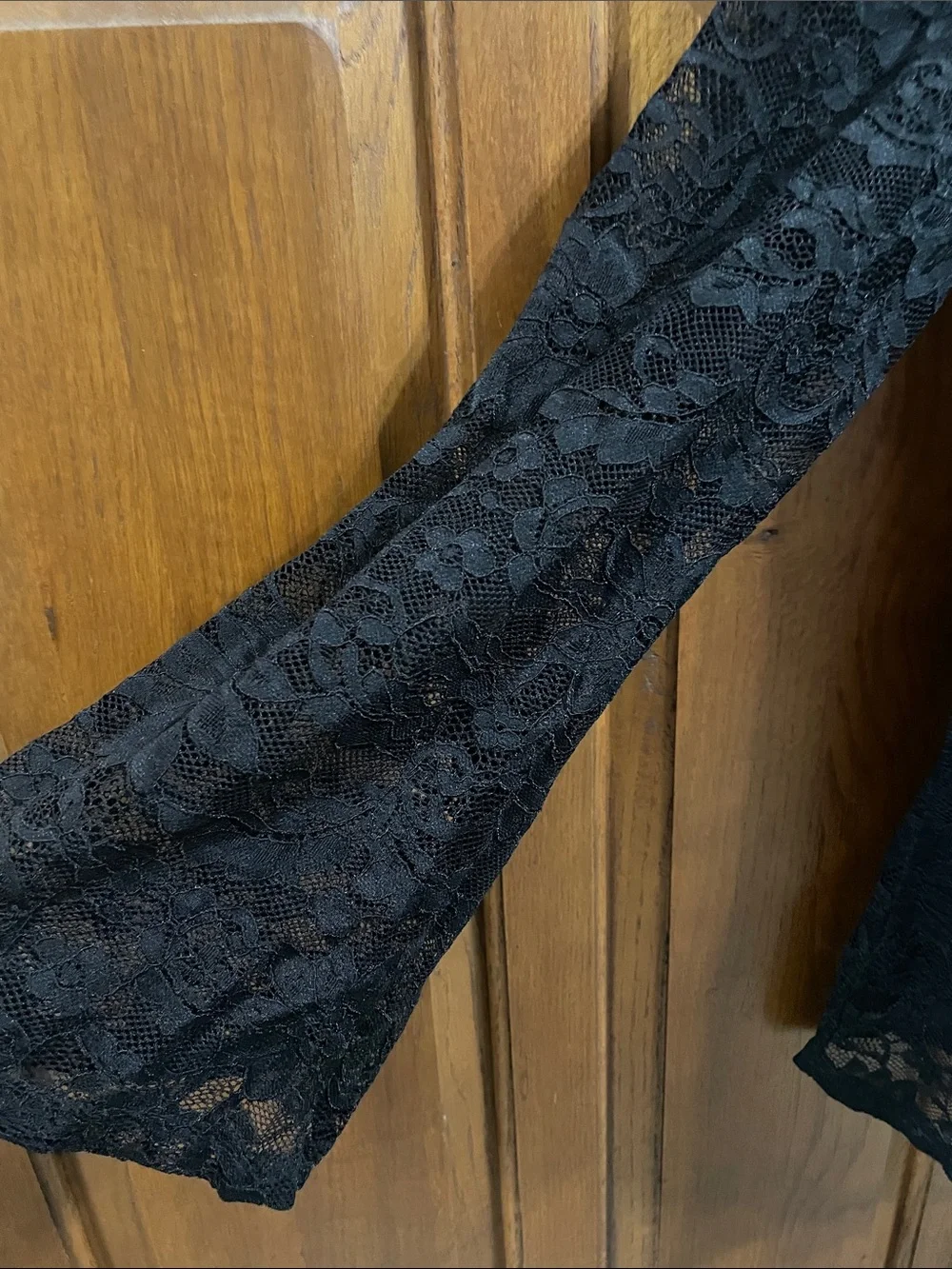 BloomChic Black Lace Long Sleeve Scoop-Neck Top w liner NWT Sz. 10 super cute